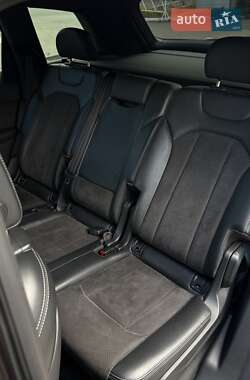 Позашляховик / Кросовер Audi Q7 2016 в 