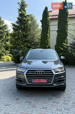 Внедорожник / Кроссовер Audi Q7 2018 в 
