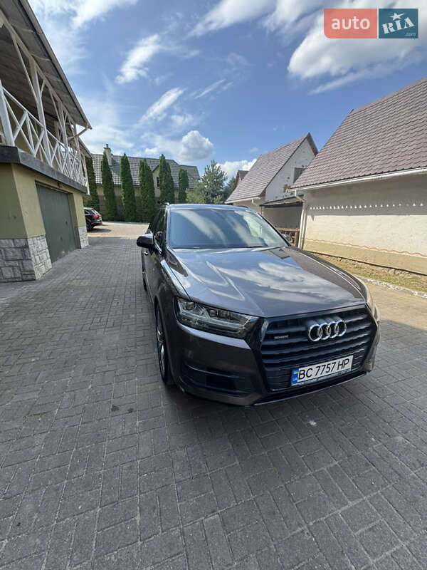 Внедорожник / Кроссовер Audi Q7 2017 в Судовой Вишне