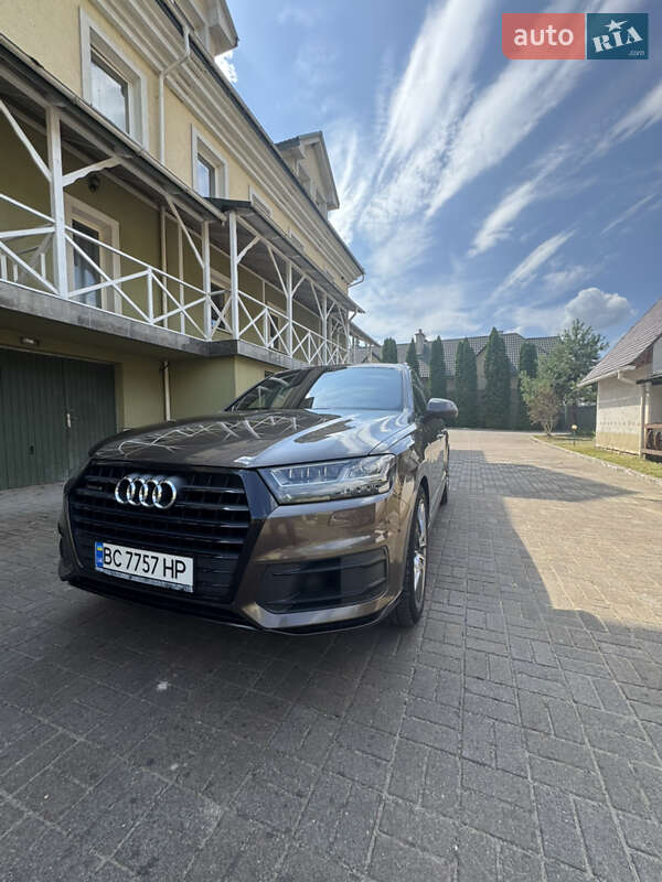 Внедорожник / Кроссовер Audi Q7 2017 в Судовой Вишне