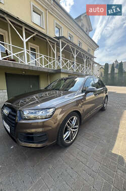 Позашляховик / Кросовер Audi Q7 2017 в 