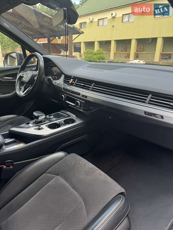Внедорожник / Кроссовер Audi Q7 2017 в Судовой Вишне
