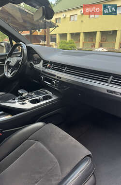Позашляховик / Кросовер Audi Q7 2017 в 