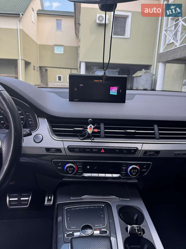 Внедорожник / Кроссовер Audi Q7 2017 в Судовой Вишне