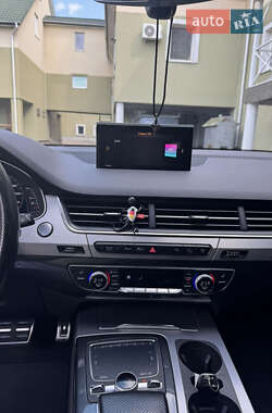 Позашляховик / Кросовер Audi Q7 2017 в 