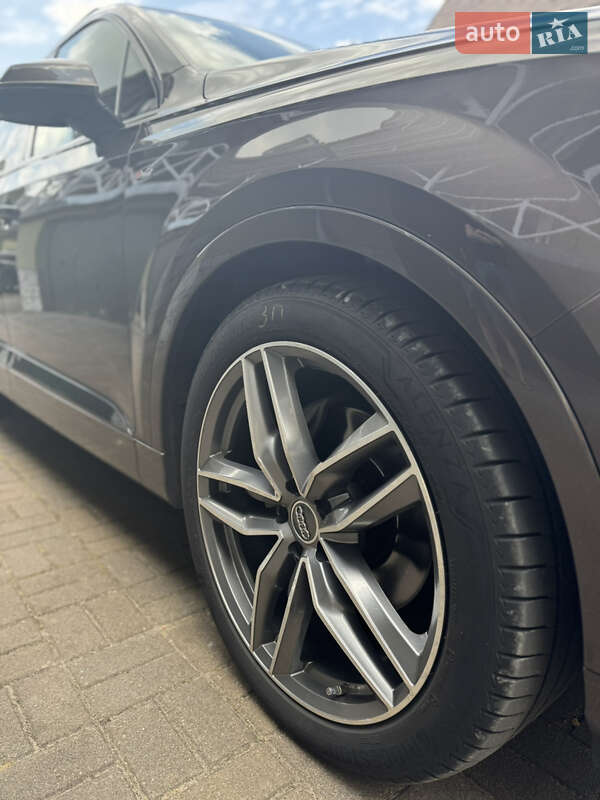 Внедорожник / Кроссовер Audi Q7 2017 в Судовой Вишне