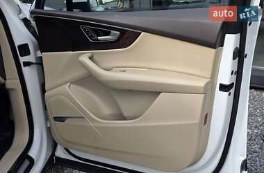 Внедорожник / Кроссовер Audi Q7 2017 в 
