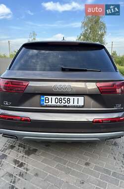 Позашляховик / Кросовер Audi Q7 2015 в 