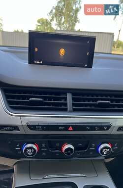Позашляховик / Кросовер Audi Q7 2015 в 
