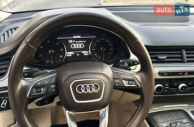 Внедорожник / Кроссовер Audi Q7 2015 в 