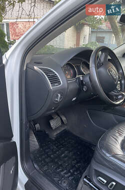 Позашляховик / Кросовер Audi Q7 2012 в 
