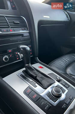 Внедорожник / Кроссовер Audi Q7 2006 в 