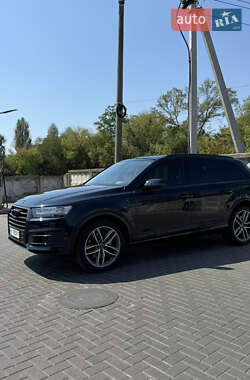 Внедорожник / Кроссовер Audi Q7 2017 в 