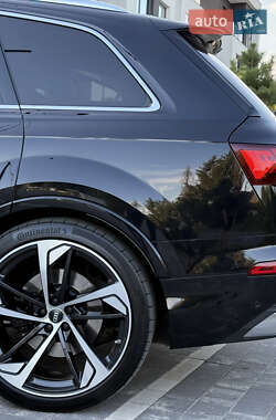 Внедорожник / Кроссовер Audi Q7 2020 в 