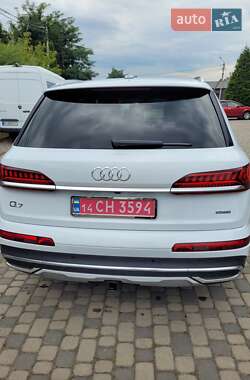 Внедорожник / Кроссовер Audi Q7 2020 в 