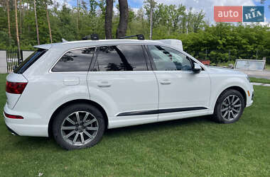 Внедорожник / Кроссовер Audi Q7 2017 в 