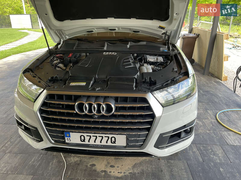 Внедорожник / Кроссовер Audi Q7 2017 в Гореничах