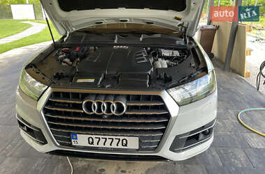Внедорожник / Кроссовер Audi Q7 2017 в 
