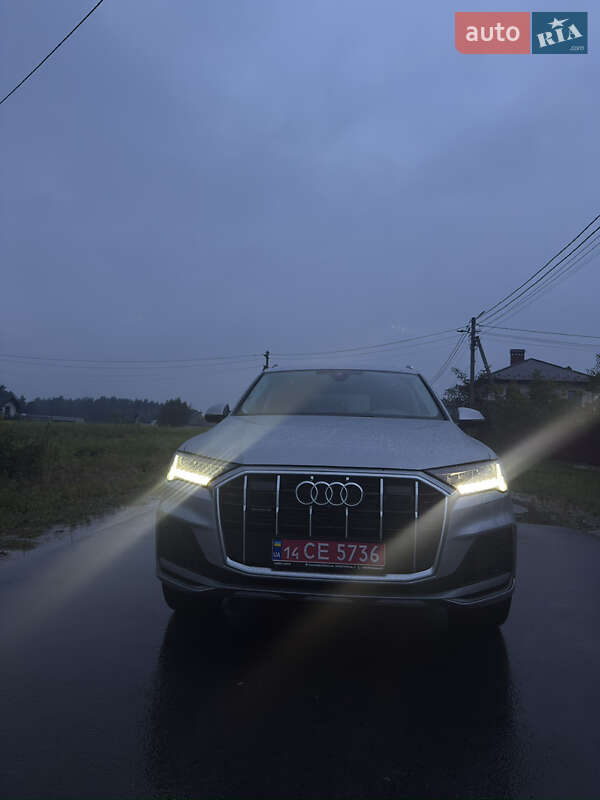 Внедорожник / Кроссовер Audi Q7 2022 в Новояворовске