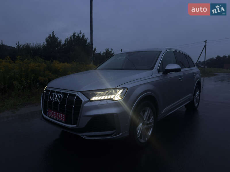 Внедорожник / Кроссовер Audi Q7 2022 в Новояворовске