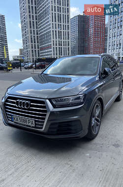 Внедорожник / Кроссовер Audi Q7 2015 в 