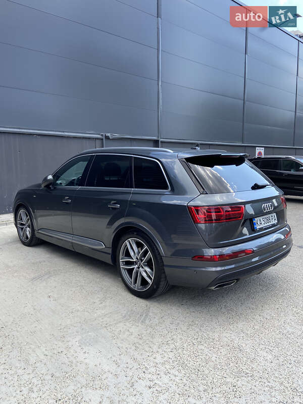 Позашляховик / Кросовер Audi Q7 2015 в Києві