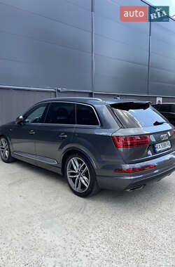Внедорожник / Кроссовер Audi Q7 2015 в 