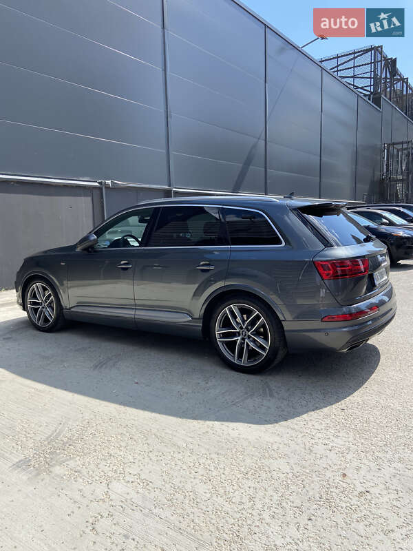 Позашляховик / Кросовер Audi Q7 2015 в Києві