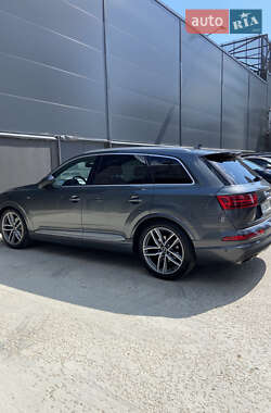 Внедорожник / Кроссовер Audi Q7 2015 в 