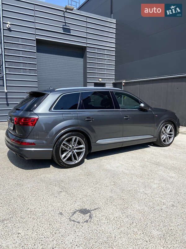 Позашляховик / Кросовер Audi Q7 2015 в Києві
