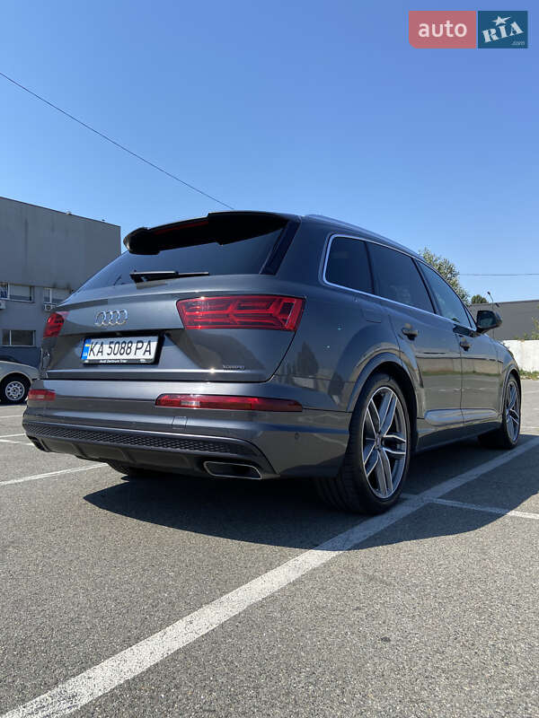 Позашляховик / Кросовер Audi Q7 2015 в Києві