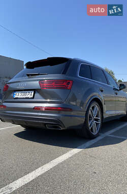 Внедорожник / Кроссовер Audi Q7 2015 в 