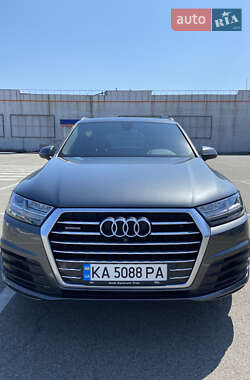 Внедорожник / Кроссовер Audi Q7 2015 в 