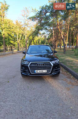 Внедорожник / Кроссовер Audi Q7 2017 в 