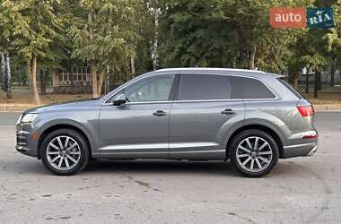Внедорожник / Кроссовер Audi Q7 2017 в 