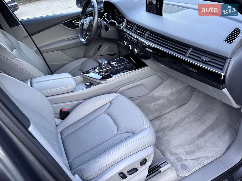 Внедорожник / Кроссовер Audi Q7 2017 в Киеве