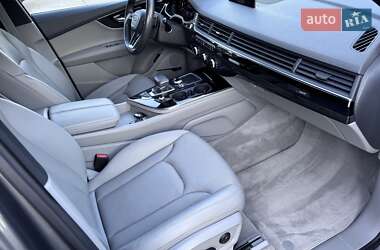 Внедорожник / Кроссовер Audi Q7 2017 в 