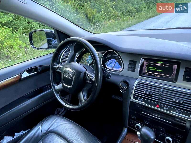 Позашляховик / Кросовер Audi Q7 2010 в Івано-Франківську