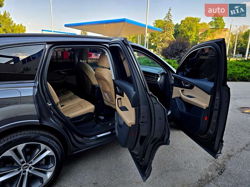 Позашляховик / Кросовер Audi Q7 2020 в Полтаві