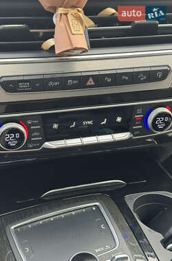 Внедорожник / Кроссовер Audi Q7 2015 в 