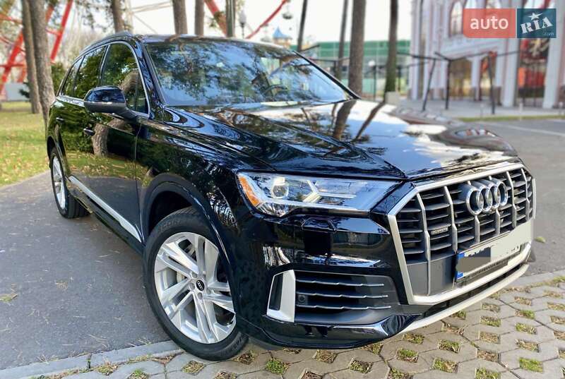 Внедорожник / Кроссовер Audi Q7 2021 в 