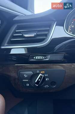 Внедорожник / Кроссовер Audi Q7 2017 в 