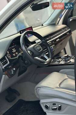 Позашляховик / Кросовер Audi Q7 2016 в 