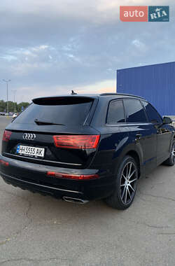 Внедорожник / Кроссовер Audi Q7 2017 в 