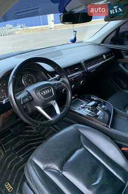 Внедорожник / Кроссовер Audi Q7 2017 в 