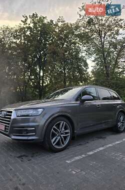 Внедорожник / Кроссовер Audi Q7 2018 в 