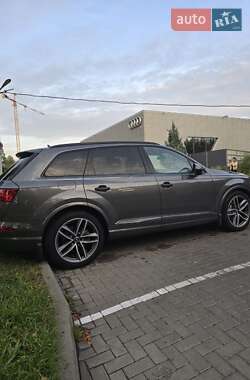 Внедорожник / Кроссовер Audi Q7 2018 в 