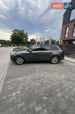 Внедорожник / Кроссовер Audi Q7 2016 в 