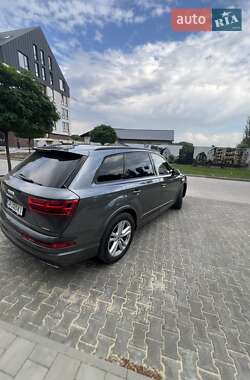 Внедорожник / Кроссовер Audi Q7 2016 в 