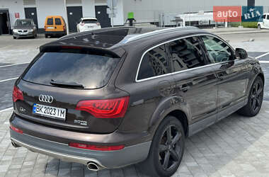 Позашляховик / Кросовер Audi Q7 2010 в 